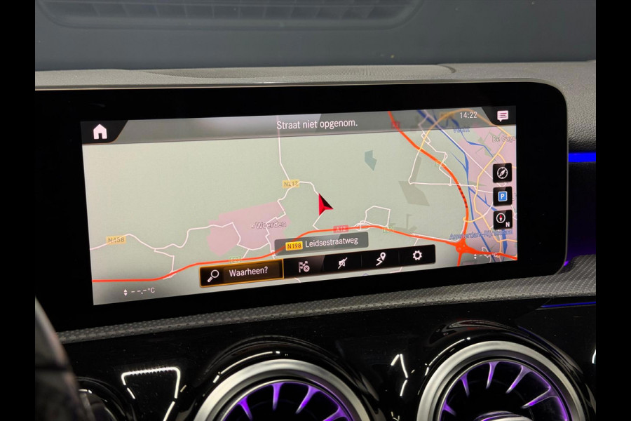 Mercedes-Benz A-Klasse 180 Business Solution AMG NAP Pano Sfeer Camera Dodehoek