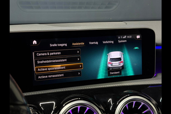 Mercedes-Benz A-Klasse 180 Business Solution AMG NAP Pano Sfeer Camera Dodehoek