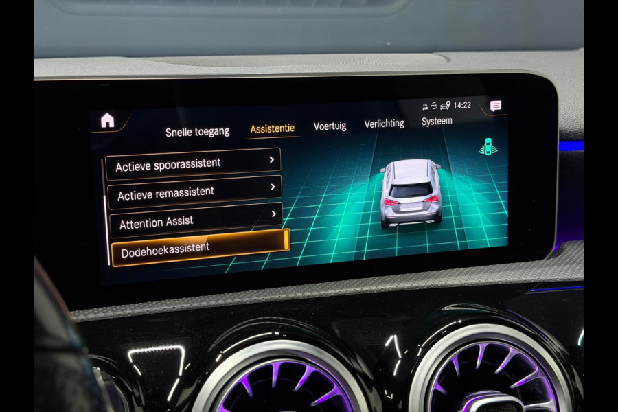 Mercedes-Benz A-Klasse 180 Business Solution AMG NAP Pano Sfeer Camera Dodehoek