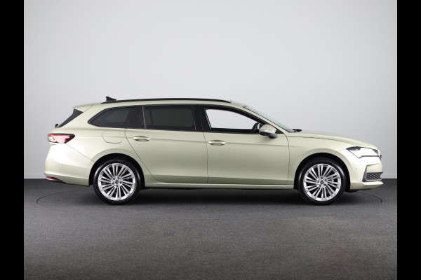 Škoda Superb Combi 1.5 TSI MHEV First Edition 150pk | Panoramadak | Leder | Light & View | Verlengde garantie | 19 inch Lichtmetalen velgen