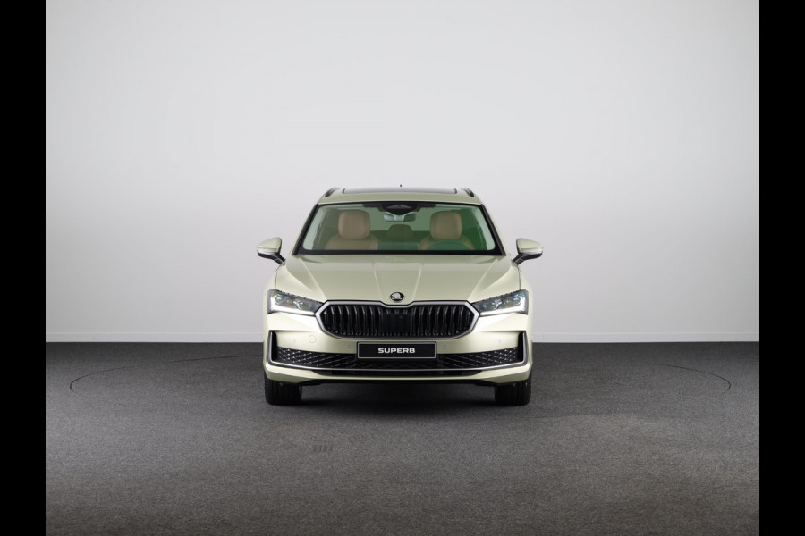 Škoda Superb Combi 1.5 TSI MHEV First Edition 150pk | Panoramadak | Leder | Light & View | Verlengde garantie | 19 inch Lichtmetalen velgen