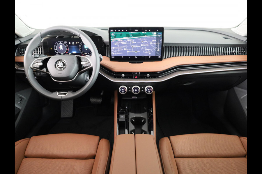 Škoda Superb Combi 1.5 TSI MHEV First Edition 150pk | Panoramadak | Leder | Light & View | Verlengde garantie | 19 inch Lichtmetalen velgen
