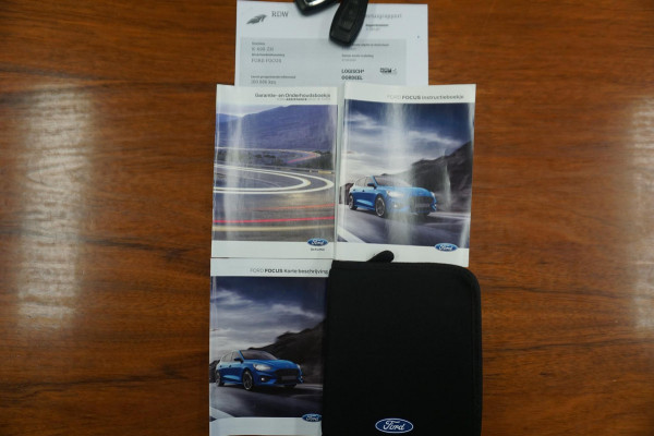 Ford FOCUS Wagon 1.0 EcoB.125PK Titanium Bus./Trekhaak/17Inch/B&O/ Winterpakket/Dealeronderhouden.