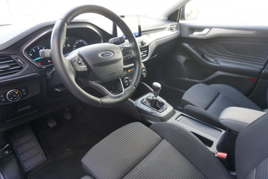 Ford FOCUS Wagon 1.0 EcoB.125PK Titanium Bus./Trekhaak/17Inch/B&O/ Winterpakket/Dealeronderhouden.