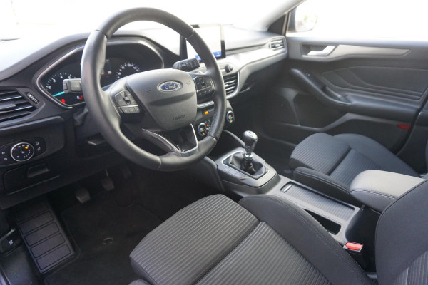 Ford FOCUS Wagon 1.0 EcoB.125PK Titanium Bus./Trekhaak/17Inch/B&O/ Winterpakket/Dealeronderhouden.