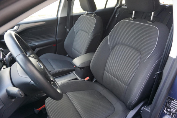 Ford FOCUS Wagon 1.0 EcoB.125PK Titanium Bus./Trekhaak/17Inch/B&O/ Winterpakket/Dealeronderhouden.