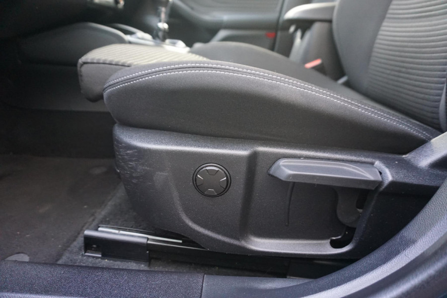 Ford FOCUS Wagon 1.0 EcoB.125PK Titanium Bus./Trekhaak/17Inch/B&O/ Winterpakket/Dealeronderhouden.