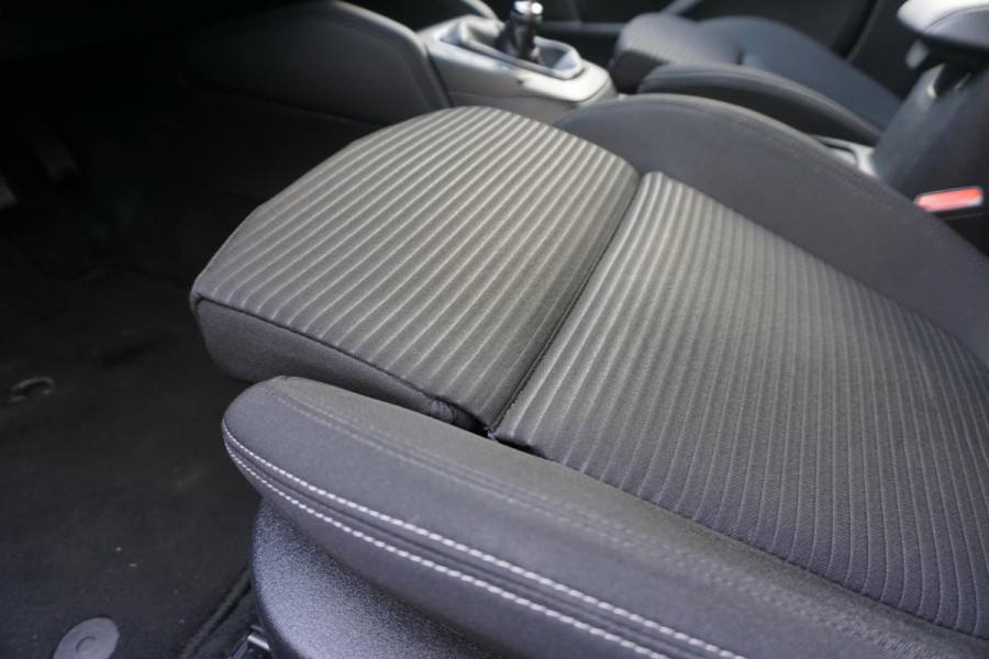 Ford FOCUS Wagon 1.0 EcoB.125PK Titanium Bus./Trekhaak/17Inch/B&O/ Winterpakket/Dealeronderhouden.