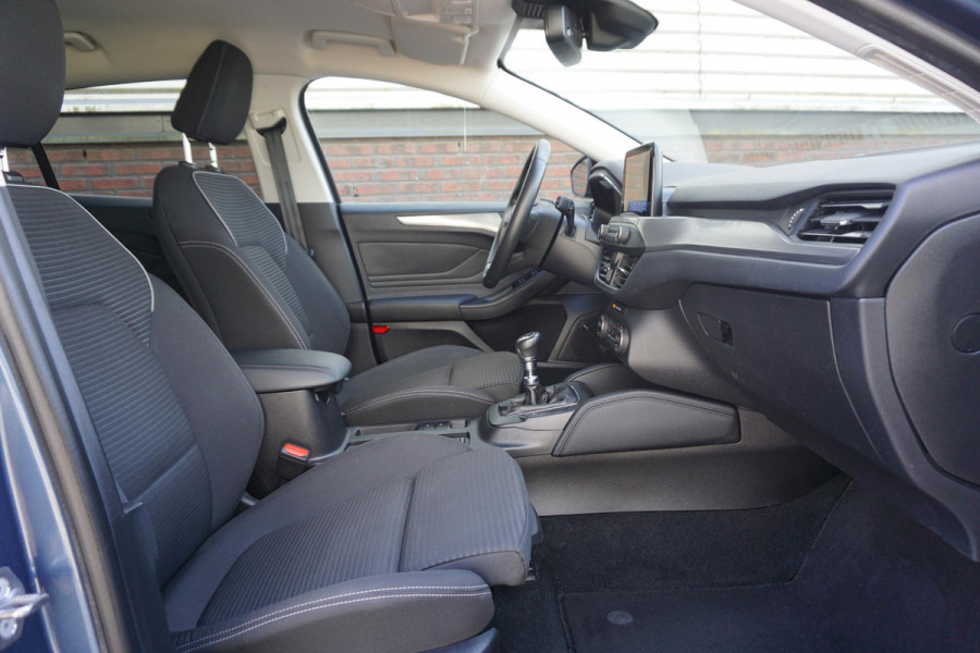 Ford FOCUS Wagon 1.0 EcoB.125PK Titanium Bus./Trekhaak/17Inch/B&O/ Winterpakket/Dealeronderhouden.
