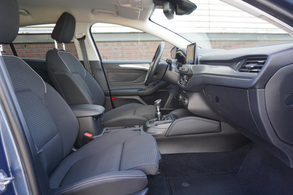 Ford FOCUS Wagon 1.0 EcoB.125PK Titanium Bus./Trekhaak/17Inch/B&O/ Winterpakket/Dealeronderhouden.