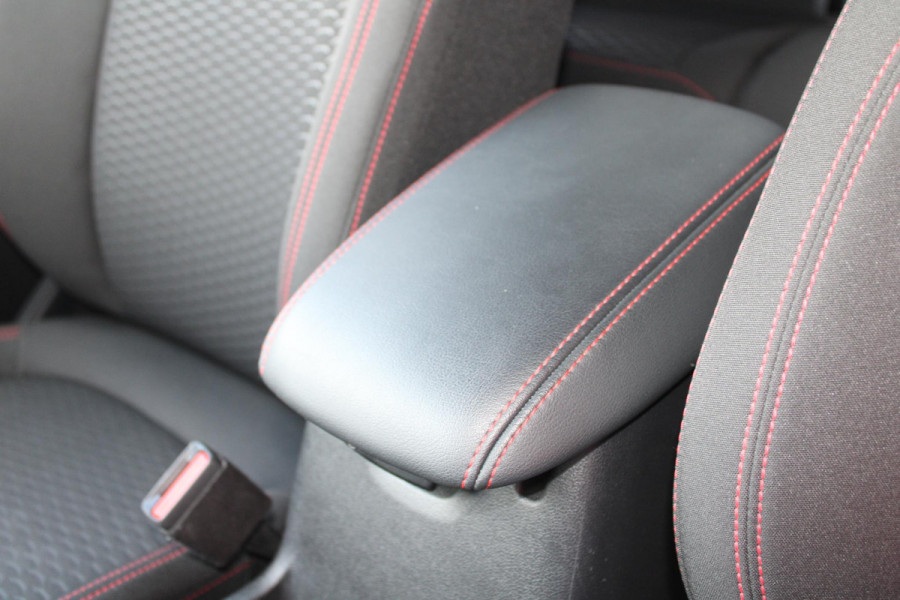 Ford Kuga 2.5 PHEV ST-Line | Wegklapbare Trekhaak | Winterpack | Camera | Climate Control | Cruise Control | Privacy Glass