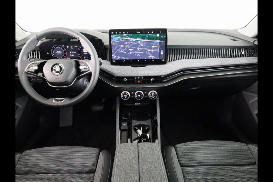 Škoda Superb Combi 1.5 TSI MHEV First Edition 150 pk | Trekhaak wegklapbaar | Panoramadak | Verlengde garantie | Navigatie | Achteruitrijcamera | Verwarmbare voorstoelen
