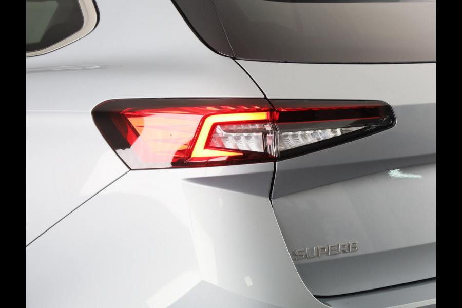 Škoda Superb Combi 1.5 TSI MHEV First Edition 150 pk | Trekhaak wegklapbaar | Panoramadak | Verlengde garantie | Navigatie | Achteruitrijcamera | Verwarmbare voorstoelen