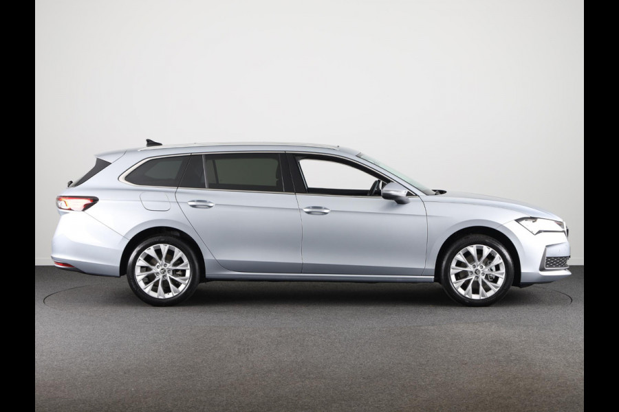 Škoda Superb Combi 1.5 TSI MHEV First Edition 150 pk | Trekhaak wegklapbaar | Panoramadak | Verlengde garantie | Navigatie | Achteruitrijcamera | Verwarmbare voorstoelen