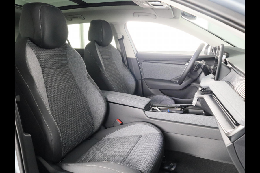 Škoda Superb Combi 1.5 TSI MHEV First Edition 150 pk | Trekhaak wegklapbaar | Panoramadak | Verlengde garantie | Navigatie | Achteruitrijcamera | Verwarmbare voorstoelen