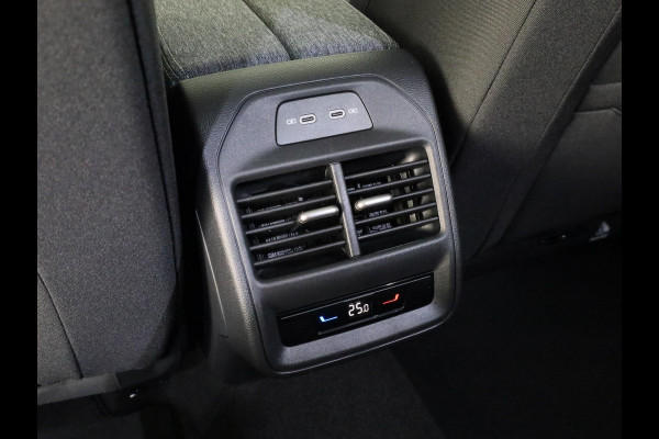 Škoda Superb Combi 1.5 TSI MHEV First Edition 150 pk | Trekhaak wegklapbaar | Panoramadak | Verlengde garantie | Navigatie | Achteruitrijcamera | Verwarmbare voorstoelen