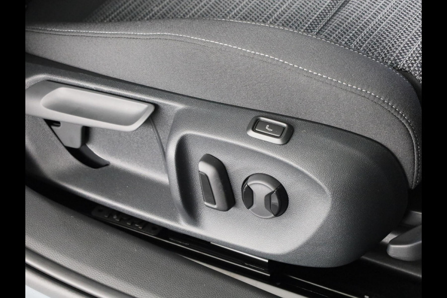 Škoda Superb Combi 1.5 TSI MHEV First Edition 150 pk | Trekhaak wegklapbaar | Panoramadak | Verlengde garantie | Navigatie | Achteruitrijcamera | Verwarmbare voorstoelen