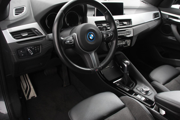 BMW X1 xDrive25e M-Sport PHEV 221pk Shadow Line Climate Control Cruise Control Camera Parkeer sensoren Navigatie Electrische Achterklep