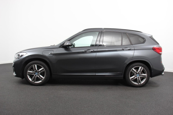 BMW X1 xDrive25e M-Sport PHEV 221pk Shadow Line Climate Control Cruise Control Camera Parkeer sensoren Navigatie Electrische Achterklep