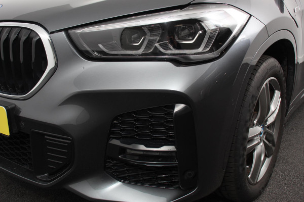 BMW X1 xDrive25e M-Sport PHEV 221pk Shadow Line Climate Control Cruise Control Camera Parkeer sensoren Navigatie Electrische Achterklep