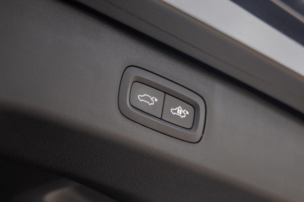 Lynk & Co 01 1.5 BLACK LINE / PANORAMA DAK / 360 CAMERA / CARPLAY / STOELVERWARMING