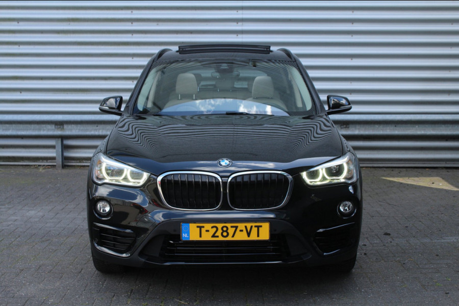 BMW X1 SDrive18i 140pk High Executive AUTOMAAT Panoramadak