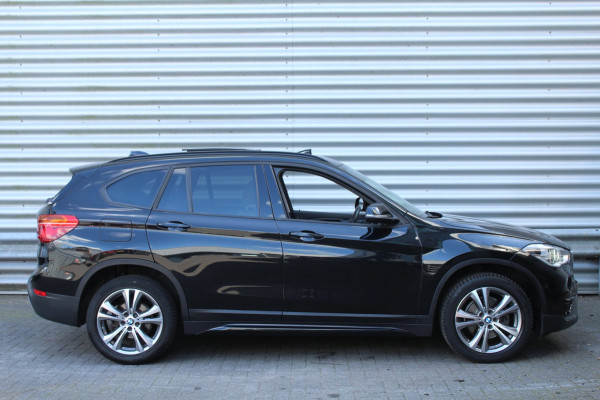 BMW X1 SDrive18i 140pk High Executive AUTOMAAT Panoramadak