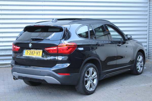 BMW X1 SDrive18i 140pk High Executive AUTOMAAT Panoramadak