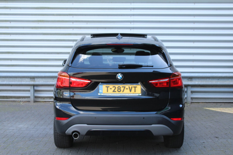 BMW X1 SDrive18i 140pk High Executive AUTOMAAT Panoramadak