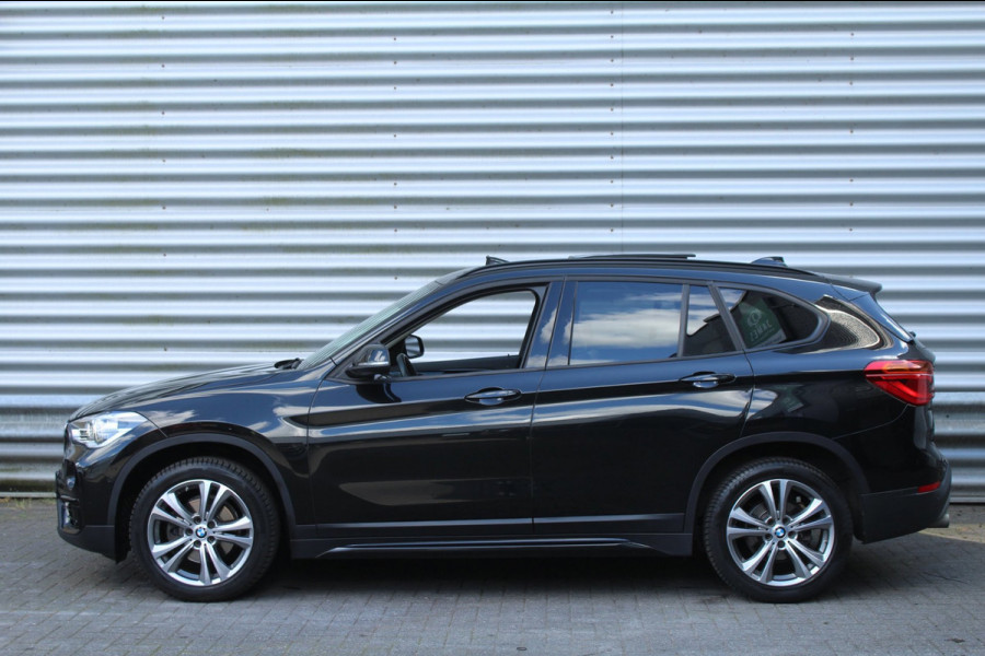 BMW X1 SDrive18i 140pk High Executive AUTOMAAT Panoramadak
