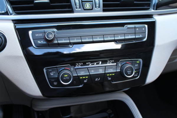 BMW X1 SDrive18i 140pk High Executive AUTOMAAT Panoramadak