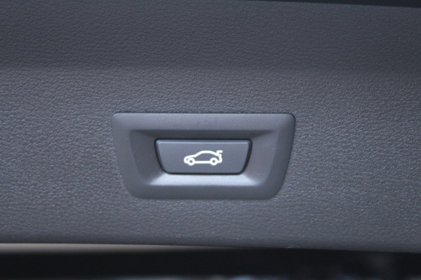 BMW X1 SDrive18i 140pk High Executive AUTOMAAT Panoramadak