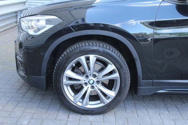 BMW X1 SDrive18i 140pk High Executive AUTOMAAT Panoramadak