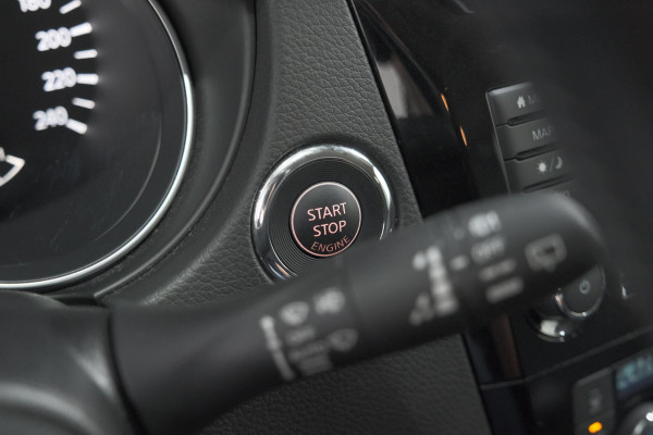 Nissan QASHQAI 1.3 DIG-T Tekna | Trekhaak | Panoramadak | Adaptieve Cruise Control | 360 Camera | 19 Inch