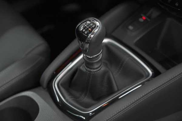Nissan QASHQAI 1.3 DIG-T Tekna | Trekhaak | Panoramadak | Adaptieve Cruise Control | 360 Camera | 19 Inch