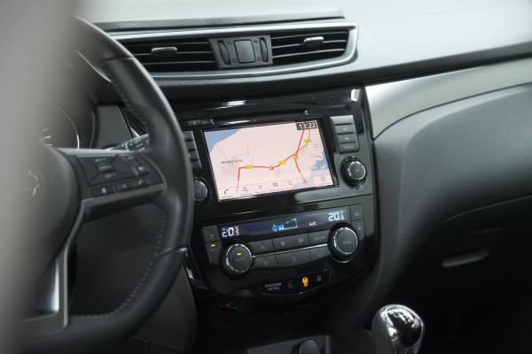 Nissan QASHQAI 1.3 DIG-T Tekna | Trekhaak | Panoramadak | Adaptieve Cruise Control | 360 Camera | 19 Inch