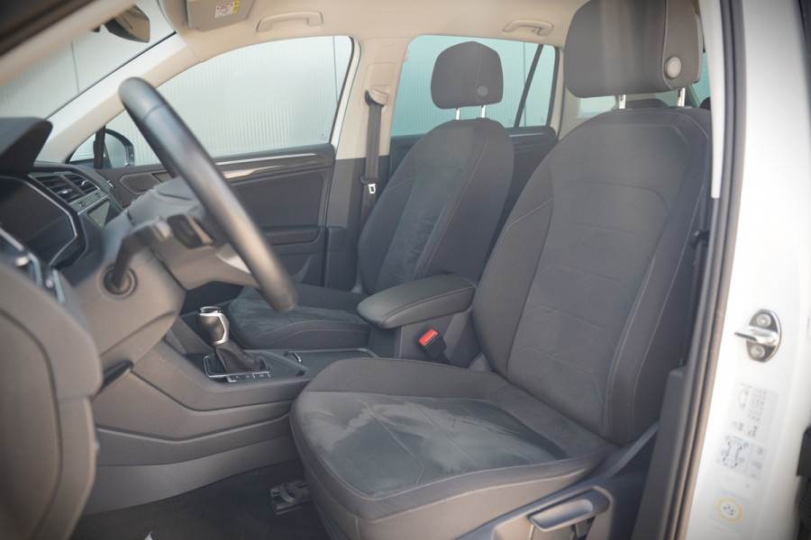 Volkswagen Tiguan 1.4 TSI eHybrid Elegance Business | Stoelverwarming | Stuurverwarming | Massage | 360 Camera | iQ Light | Ambiance Verlichting | Adaptive Cruise Control | Keyless | Apple Carplay | Navigatie | SOH 96%