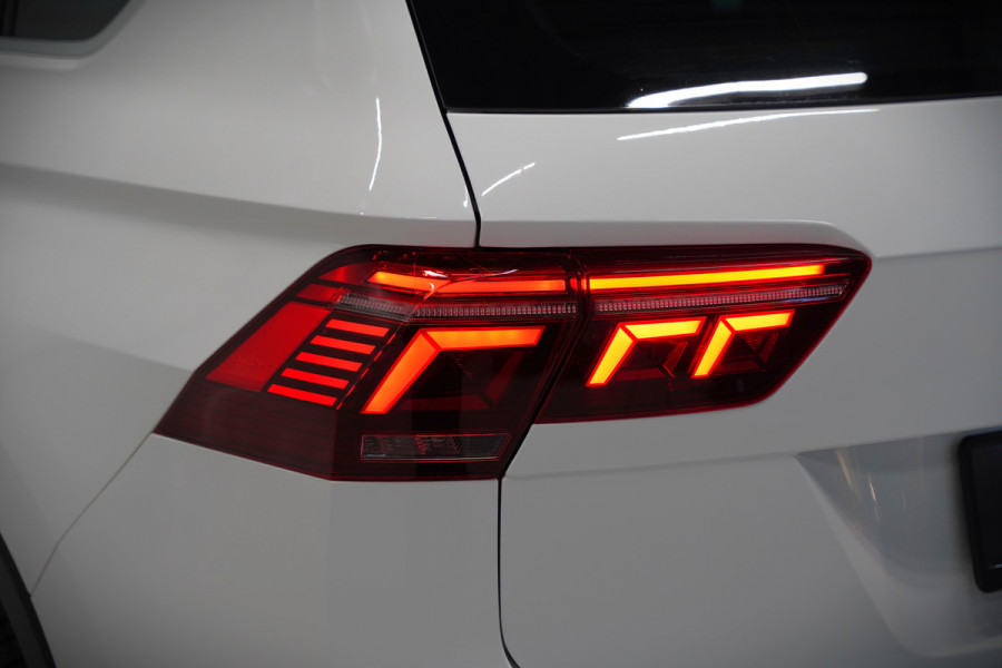 Volkswagen Tiguan 1.4 TSI eHybrid Elegance Business | Stoelverwarming | Stuurverwarming | Massage | 360 Camera | iQ Light | Ambiance Verlichting | Adaptive Cruise Control | Keyless | Apple Carplay | Navigatie | SOH 96%