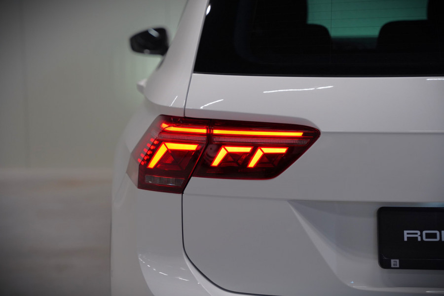Volkswagen Tiguan 1.4 TSI eHybrid Elegance Business | Stoelverwarming | Stuurverwarming | Massage | 360 Camera | iQ Light | Ambiance Verlichting | Adaptive Cruise Control | Keyless | Apple Carplay | Navigatie | SOH 96%