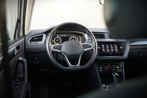 Volkswagen Tiguan 1.4 TSI eHybrid Elegance Business | Stoelverwarming | Stuurverwarming | Massage | 360 Camera | iQ Light | Ambiance Verlichting | Adaptive Cruise Control | Keyless | Apple Carplay | Navigatie | SOH 96%
