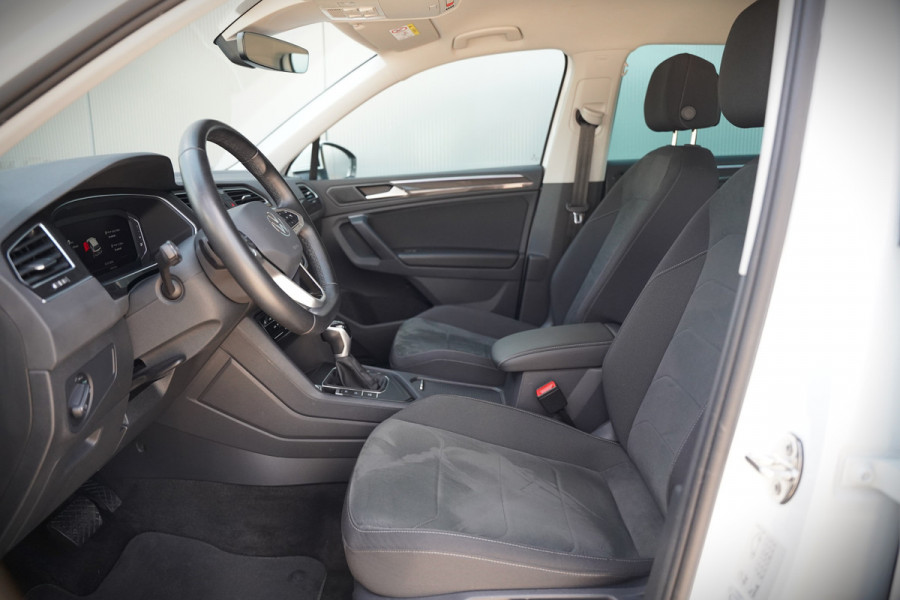 Volkswagen Tiguan 1.4 TSI eHybrid Elegance Business | Stoelverwarming | Stuurverwarming | Massage | 360 Camera | iQ Light | Ambiance Verlichting | Adaptive Cruise Control | Keyless | Apple Carplay | Navigatie | SOH 96%