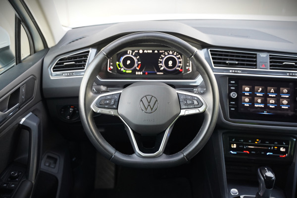 Volkswagen Tiguan 1.4 TSI eHybrid Elegance Business | Stoelverwarming | Stuurverwarming | Massage | 360 Camera | iQ Light | Ambiance Verlichting | Adaptive Cruise Control | Keyless | Apple Carplay | Navigatie | SOH 96%