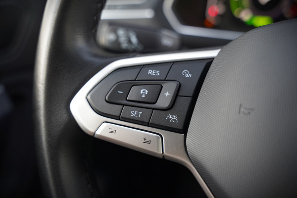 Volkswagen Tiguan 1.4 TSI eHybrid Elegance Business | Stoelverwarming | Stuurverwarming | Massage | 360 Camera | iQ Light | Ambiance Verlichting | Adaptive Cruise Control | Keyless | Apple Carplay | Navigatie | SOH 96%