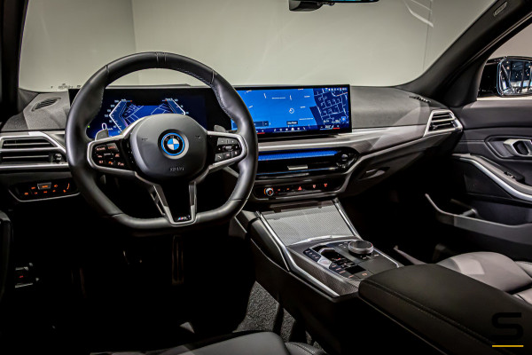 BMW 3 Serie Touring 330e|M-sport|HUD|360Cam|Fiscaal €59.000