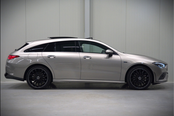 Mercedes-Benz CLA-Klasse Shooting Brake 250 e Premium | Panoramadak | Stoelverwarming | Multibeam LED | Keyless | Camera | Ambiance Verlichting | Cruise Control | SOH 95,87%