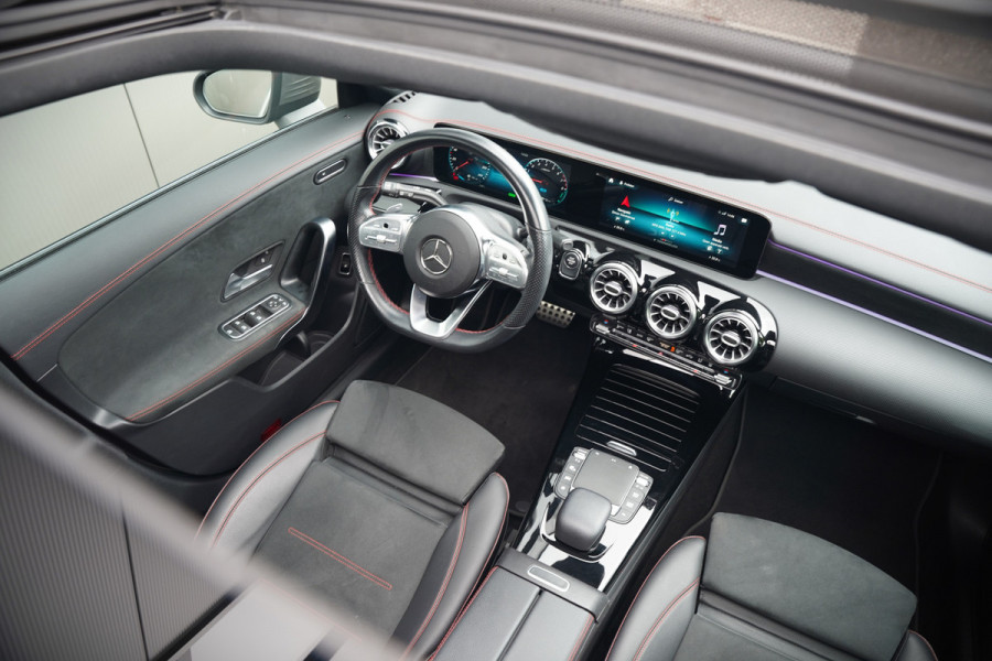 Mercedes-Benz CLA-Klasse Shooting Brake 250 e Premium | Panoramadak | Stoelverwarming | Multibeam LED | Keyless | Camera | Ambiance Verlichting | Cruise Control | SOH 95,87%