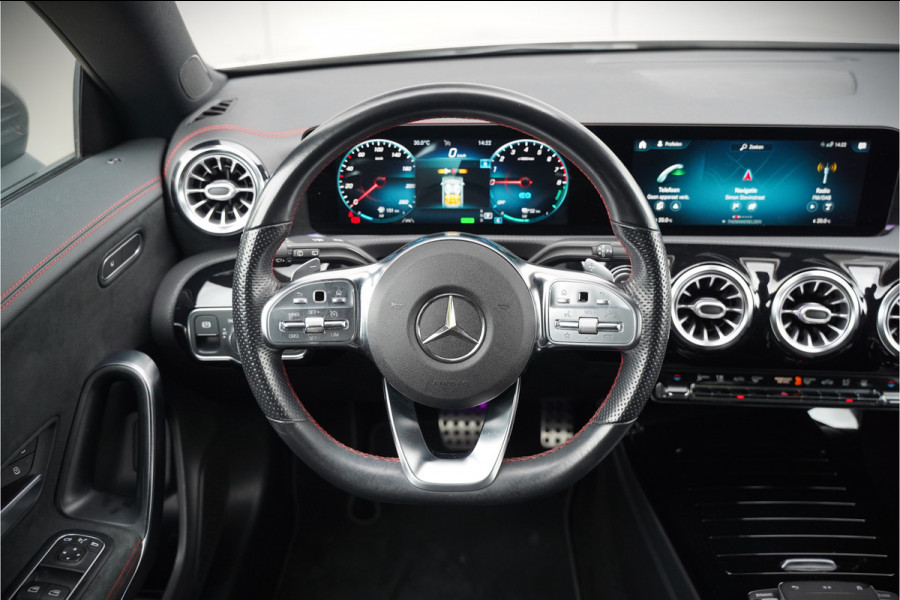 Mercedes-Benz CLA-Klasse Shooting Brake 250 e Premium | Panoramadak | Stoelverwarming | Multibeam LED | Keyless | Camera | Ambiance Verlichting | Cruise Control | SOH 95,87%