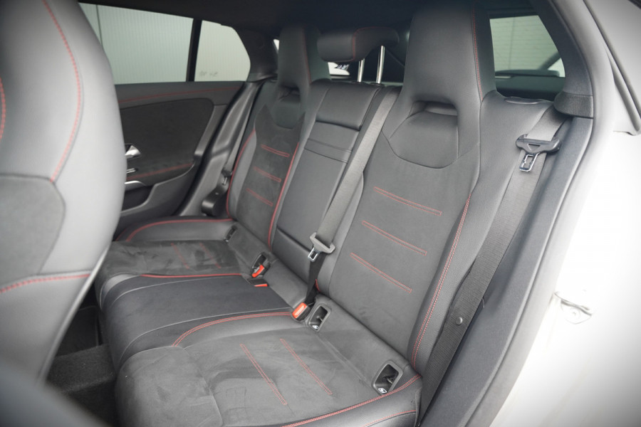 Mercedes-Benz CLA-Klasse Shooting Brake 250 e Premium | Panoramadak | Stoelverwarming | Multibeam LED | Keyless | Camera | Ambiance Verlichting | Cruise Control | SOH 95,87%