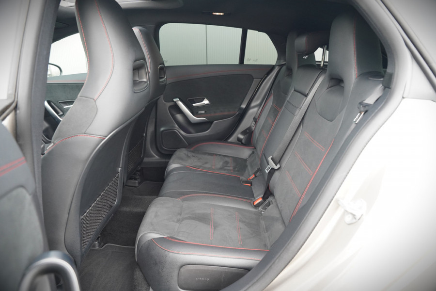 Mercedes-Benz CLA-Klasse Shooting Brake 250 e Premium | Panoramadak | Stoelverwarming | Multibeam LED | Keyless | Camera | Ambiance Verlichting | Cruise Control | SOH 95,87%