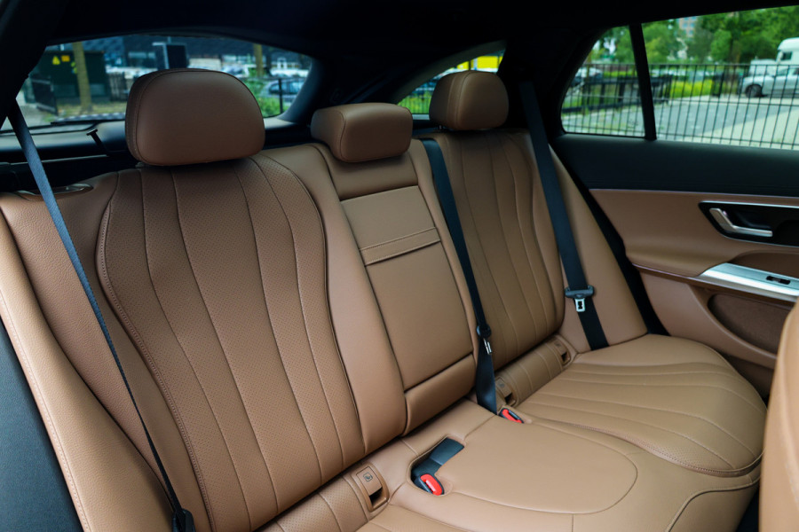 Mercedes-Benz E-Klasse Estate 300 e AMG Line | BTW | PANO | HYPERSCREEN | BURMESTER | 360 | KEYLESS | ELEK TREKHAAK |